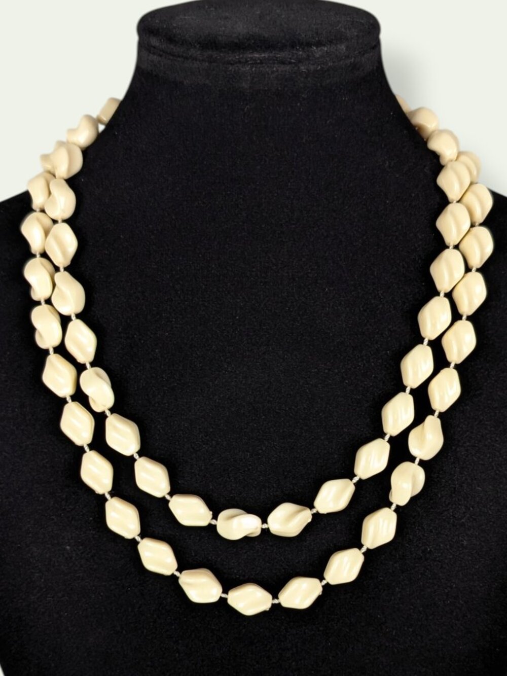 🍁Vintage Sarah Cov Off-White Beaded Twist Necklace